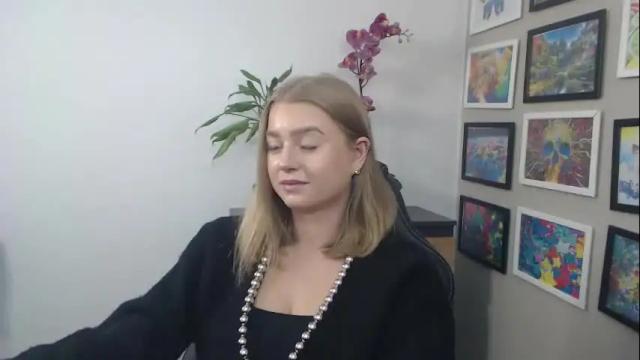 Image 3 of mysteryericax Stream on Chaturbate on 1 month ago