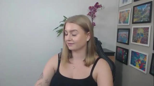 Image 2 of mysteryericax Stream on Chaturbate on 25 days ago
