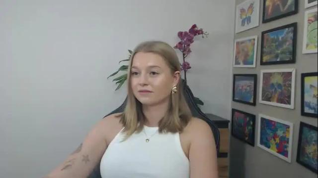 Image 3 of mysteryericax Stream on Chaturbate on 19 days ago