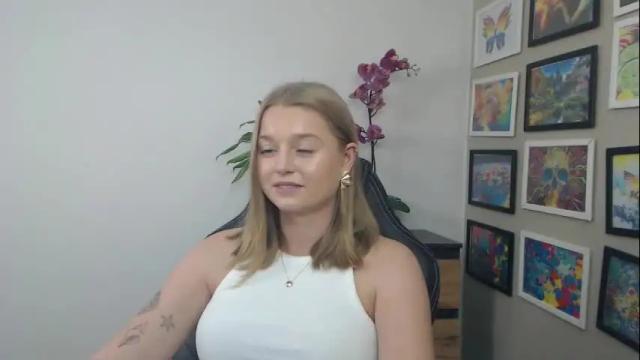 Image 4 of mysteryericax Stream on Chaturbate on 19 days ago