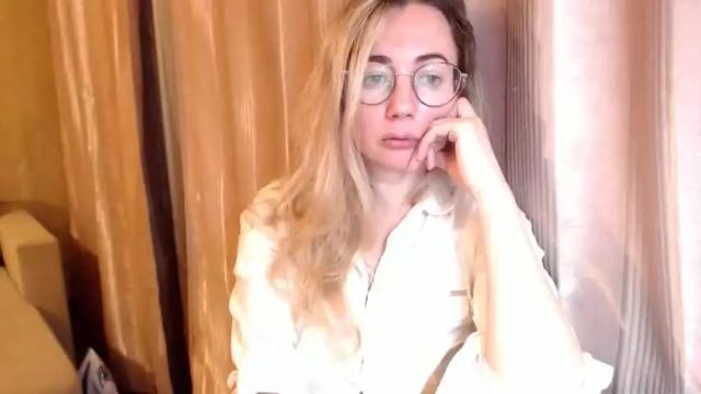 Image 3 of mystiquemaya Stream on Chaturbate on 13 months ago