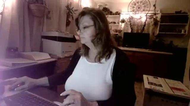 Image 11 of mzdevilicious Stream on Chaturbate on 18 months ago