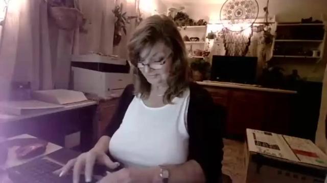 Image 4 of mzdevilicious Stream on Chaturbate on 18 months ago