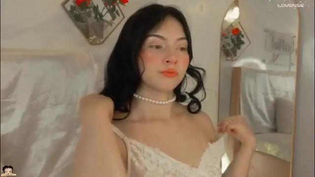 Image 3 of naamah_b Stream on Chaturbate on 2 months ago