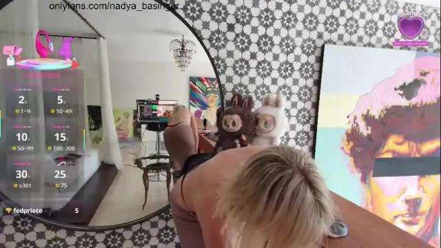 Image 3 of nadyabasinger Stream on Chaturbate on 3 months ago