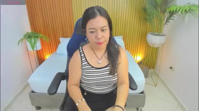 Image 6 of nahia_13 Stream on Chaturbate on 1 month ago