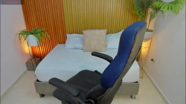Image 3 of nahia_13 Stream on Chaturbate on 1 month ago