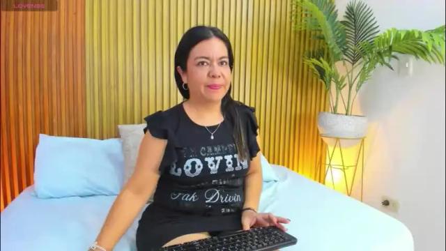Image 8 of nahia_13 Stream on Chaturbate on 1 month ago