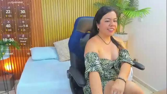 Image 2 of nahia_13 Stream on Chaturbate on 1 month ago
