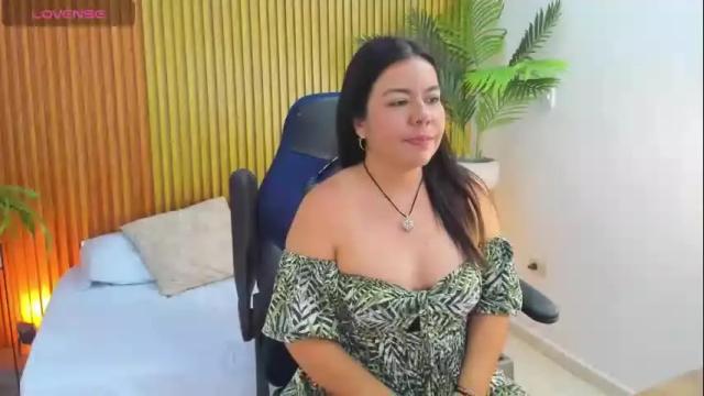Image 6 of nahia_13 Stream on Chaturbate on 19 days ago