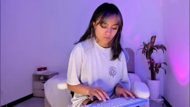 Image 4 of nahia_low Stream on Chaturbate on 5 months ago