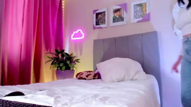 Image 3 of nahia_paws Stream on Chaturbate on 21 months ago