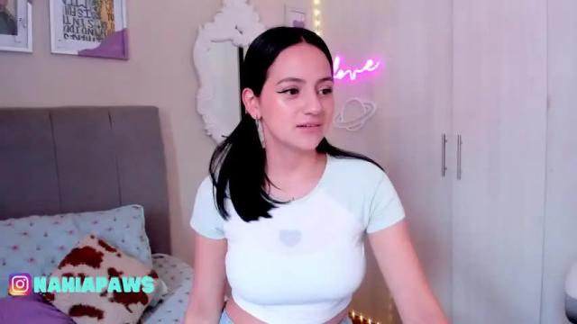 Image 6 of nahia_paws Stream on Chaturbate on 21 months ago