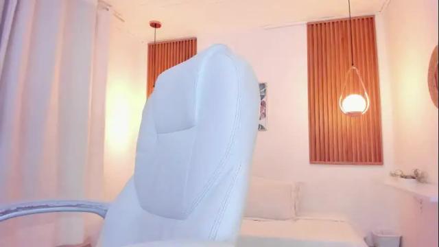 Image 3 of nahia_paws Stream on Chaturbate on 11 days ago