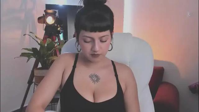 Image 3 of nahiapaws Stream on Chaturbate on 2 months ago