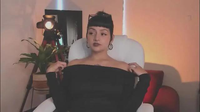 Image 2 of nahiapaws Stream on Chaturbate on 1 month ago