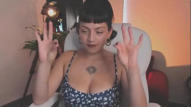 Image 2 of nahiapaws Stream on Chaturbate on 1 month ago