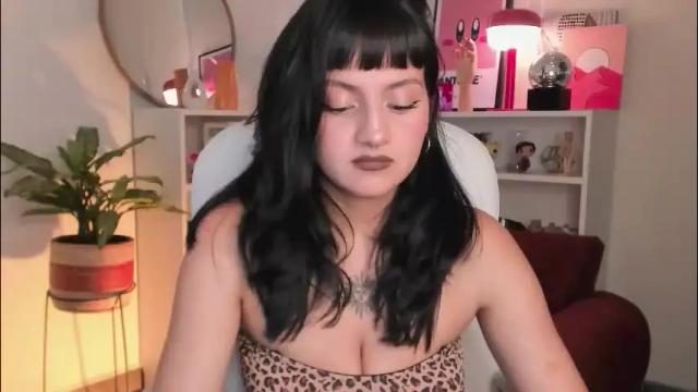 Image 2 of nahiapaws Stream on Chaturbate on 2 months ago