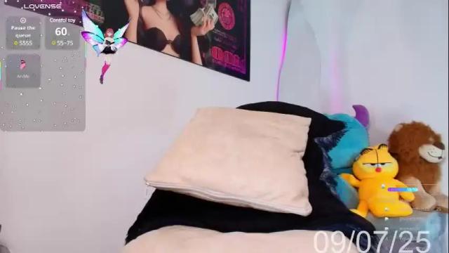 Image 11 of nahiavictoria Stream on Chaturbate on 15 days ago