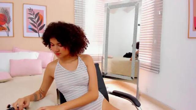 Image 3 of nahomi_curly1 Stream on Chaturbate on 16 months ago