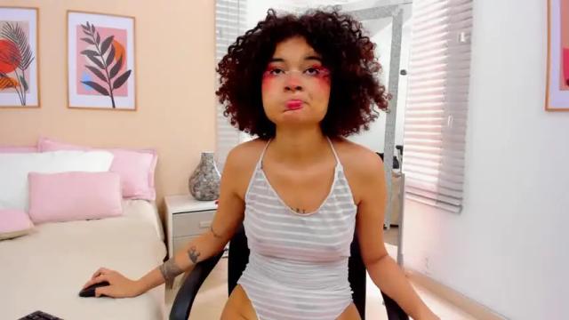 Image 4 of nahomi_curly1 Stream on Chaturbate on 16 months ago