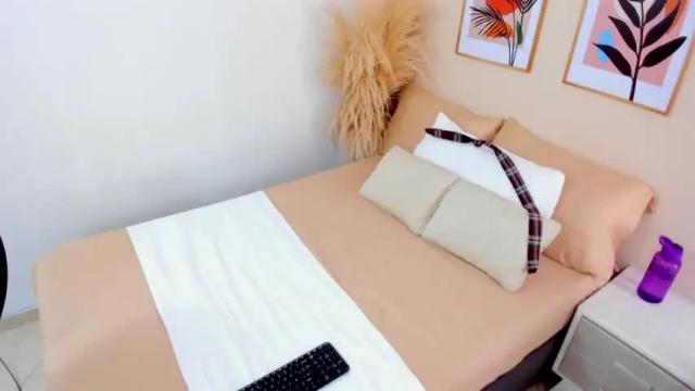 Image 2 of nahomi_curly1 Stream on Chaturbate on 16 months ago