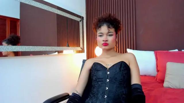 Image 4 of nahomi_curly1 Stream on Chaturbate on 16 months ago
