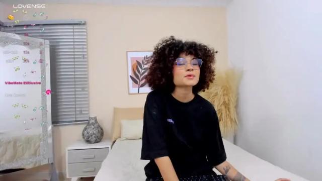 Image 2 of nahomi_curly1 Stream on Chaturbate on 15 months ago