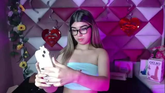 Image 2 of nahomiconnor_ Stream on Chaturbate on 2 months ago