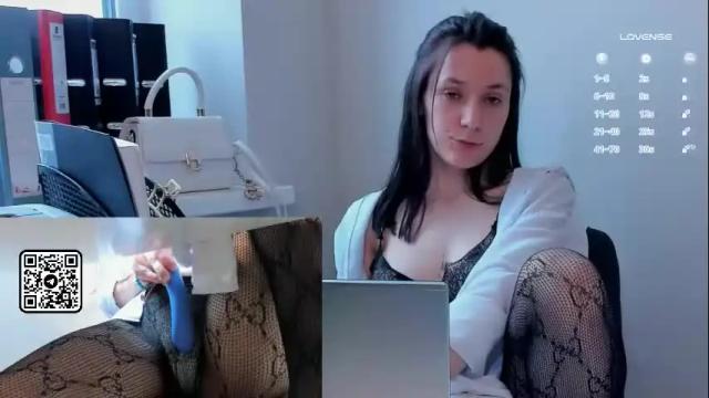 Image 2 of naiamo Stream on Chaturbate on 2 months ago