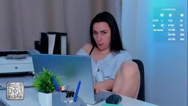 Image 10 of naiamo Stream on Chaturbate on 1 month ago