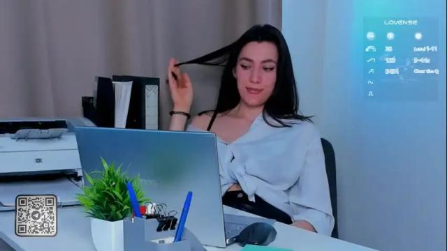 Image 4 of naiamo Stream on Chaturbate on 1 month ago