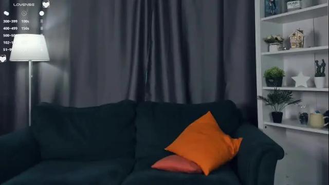 Image 3 of naiamo Stream on Chaturbate on 7 months ago