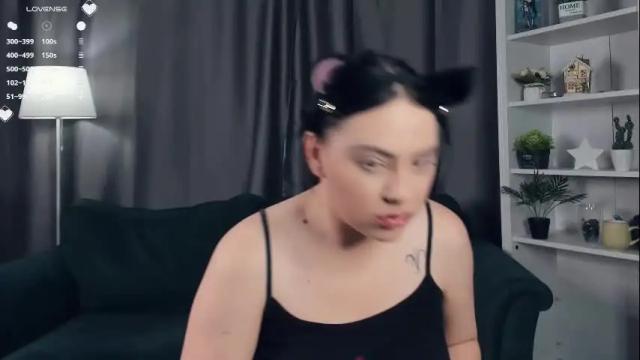 Image 6 of naiamo Stream on Chaturbate on 7 months ago