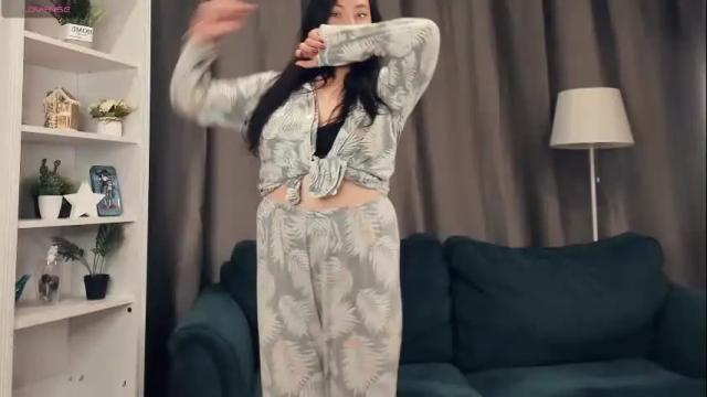 Image 2 of naiamo Stream on Chaturbate on 7 months ago