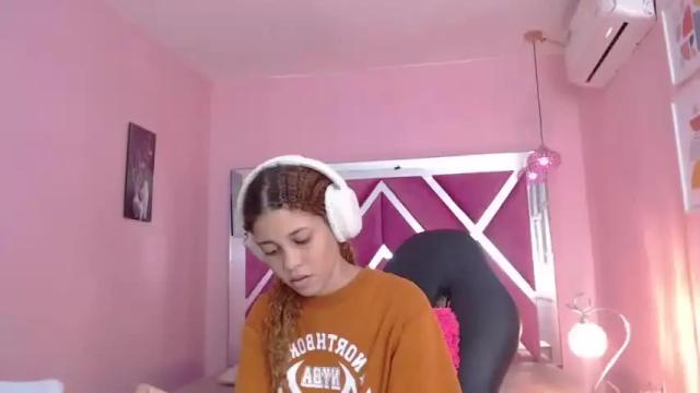 Image 7 of nailah_18 Stream on Chaturbate on 19 months ago