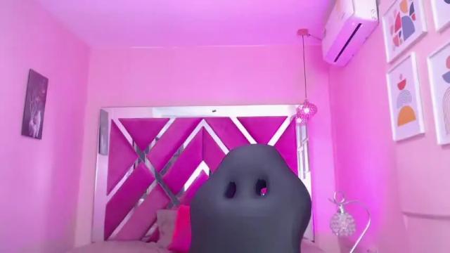 Image 2 of nailah_18 Stream on Chaturbate on 19 months ago