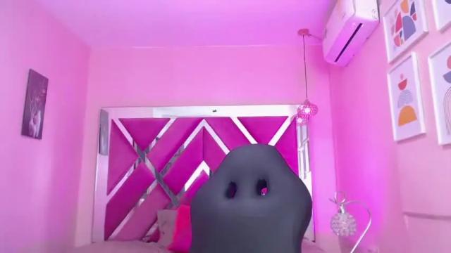 Image 3 of nailah_18 Stream on Chaturbate on 19 months ago