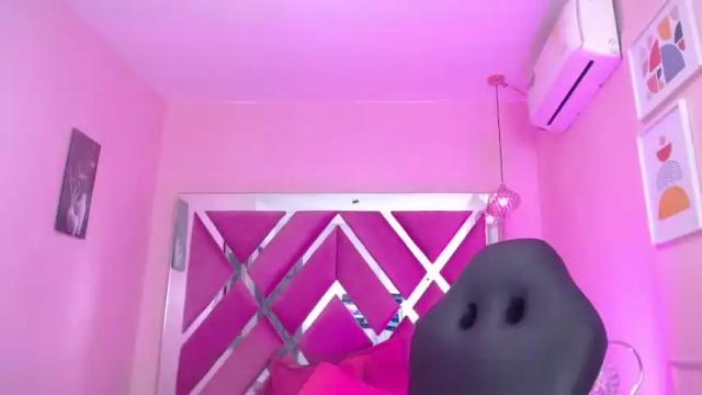 Image 2 of nailah_18 Stream on Chaturbate on 19 months ago