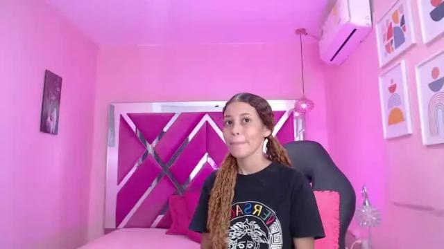 Image 2 of nailah_18 Stream on Chaturbate on 19 months ago