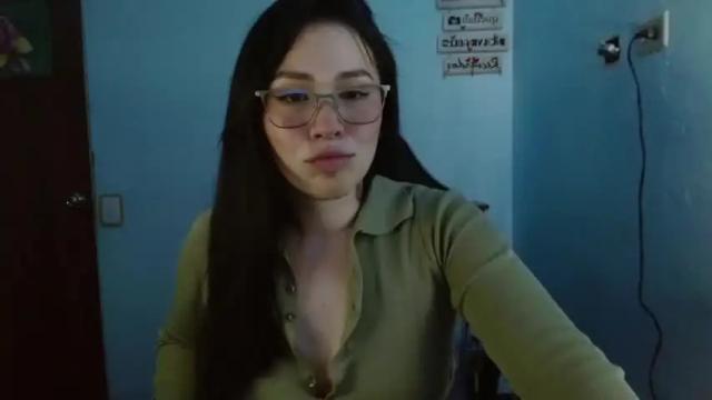 Image 3 of naileaa_ Stream on Chaturbate on 17 months ago