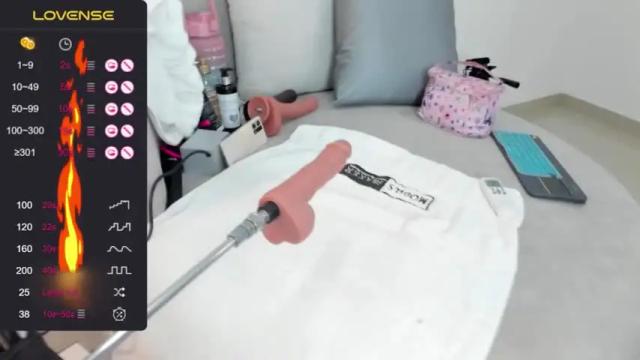 Image 6 of naireth_boobs Stream on Chaturbate on 14 months ago