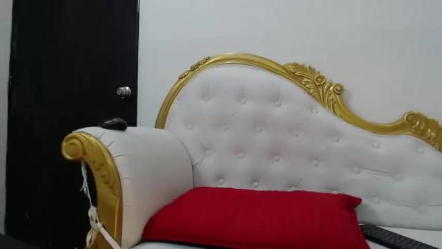 Image 4 of naomi_piink Stream on Chaturbate on 15 months ago