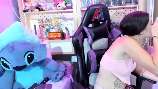 Thumbnail 2, naomi_scott19's Stream at Chaturbate, 13 months ago