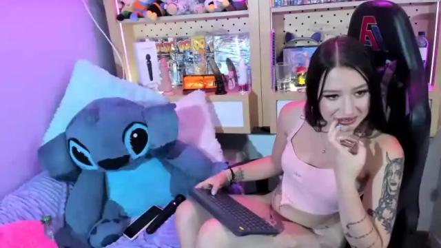 Image 6 of naomi_scott19 Stream on Chaturbate on 22 months ago