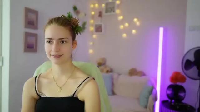 Image 7 of naomi_woods18 Stream on Chaturbate on 17 months ago