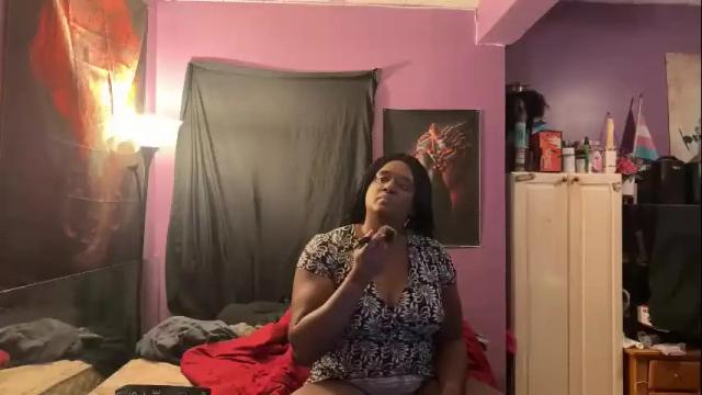 Image 2 of naomifux Stream on Chaturbate on 19 days ago