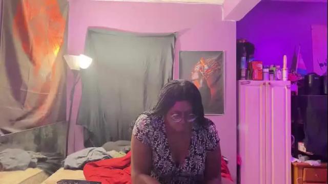 Image 3 of naomifux Stream on Chaturbate on 19 days ago
