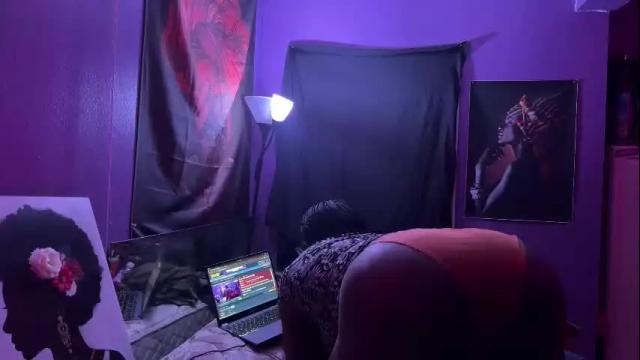 Image 4 of naomifux Stream on Chaturbate on 19 days ago