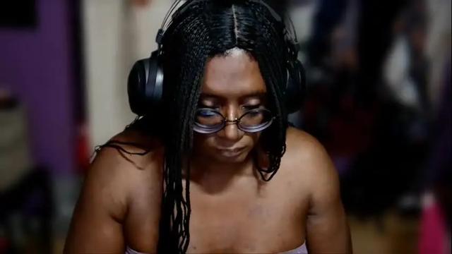 Image 3 of naomifux Stream on Chaturbate on 1 month ago